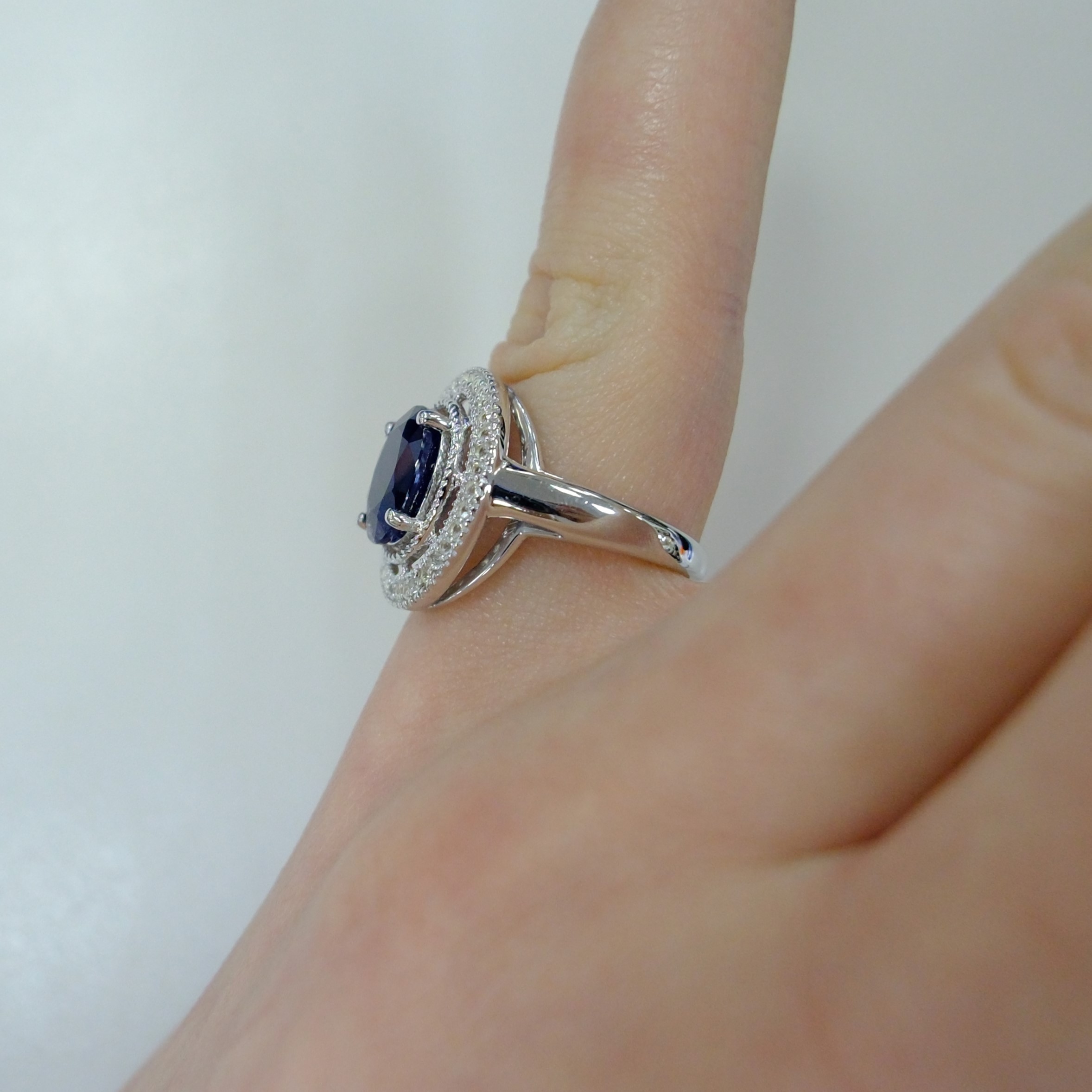 Серебряное кольцо с сапфиром